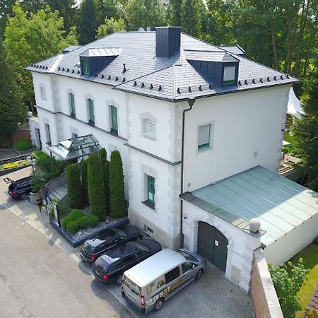 Hotel Am Schloss Иллертиссен Экстерьер фото