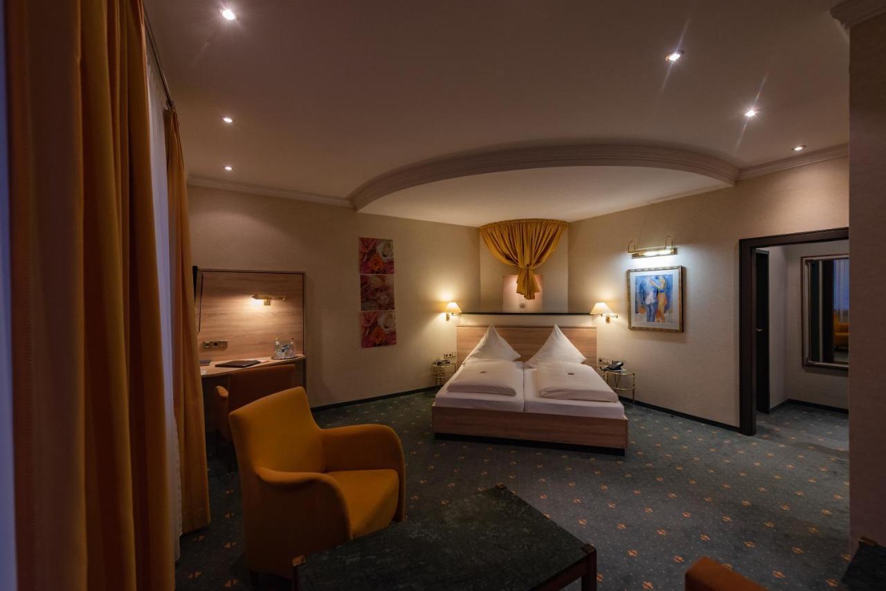 Hotel Am Schloss Иллертиссен Экстерьер фото
